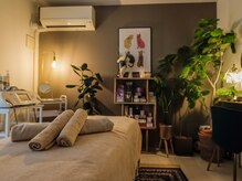 心とからだを整える完全個室。灯りと香りに包まれた癒しの空間。