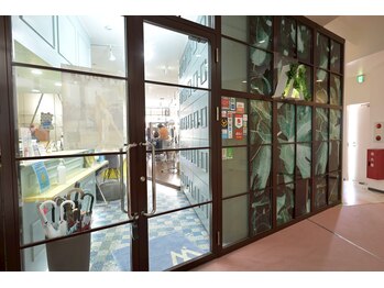 クプラニ 美浜店(kupulani)/店内入口