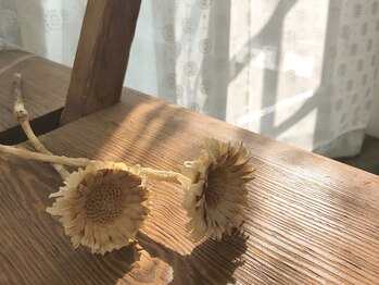 アイラッシュ＆ネイル レーヌ池袋 (Reine)/光に包まれた空間