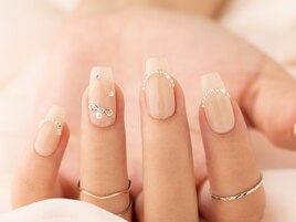 パーツを使ったフレンチネイル