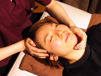 カラダマネ-ジメントサッポロファクトリー店の写真/【痩せた？と聞かれるスッキリ小顔に！】痛気持ちいいにハマる方続出！結果重視の本格小顔調整でスッキリ☆