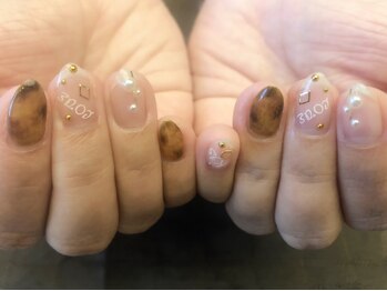 プラハネイル(+HER 美甲)/べっ甲×クリア