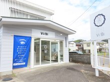 店舗前にお車を停めていただけます。