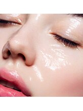 【美容液と導入機器へのこだわり】（濃厚セラム浸透ケア）