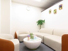 元気の森リラクゼーションの雰囲気（受付は清潔で明るい雰囲気です。お客様をお迎えいたします）