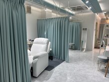 シーンスタジオ 高田馬場店(SSIN STUDIO)の雰囲気（眉毛とまつ毛の同時施術可能です♪）