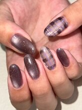 ラブナ(LOVENA)/チェック柄ネイル