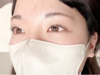 ウィ 太田(Oui)/ 美しいカールで視線を集める