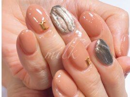 ポイントメタリックネイル