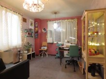 ネイルサロン ブリリアント(Nail Salon Brilliant)の雰囲気（カラフルめな店内。お任せ付け放題も大人気です○）