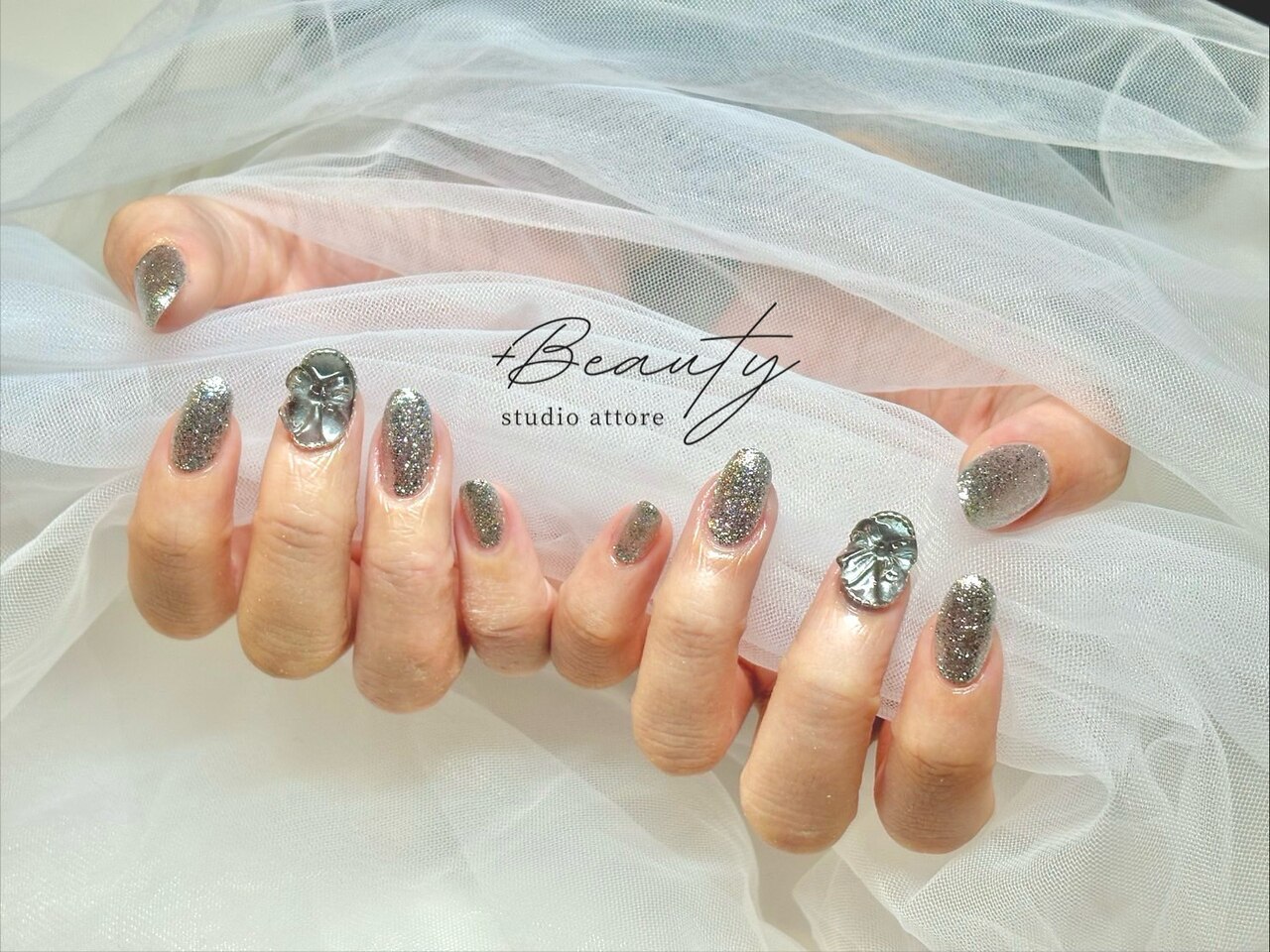 2025年-2026年冬トレンド】シルバー リボンのネイルデザイン集｜人気順