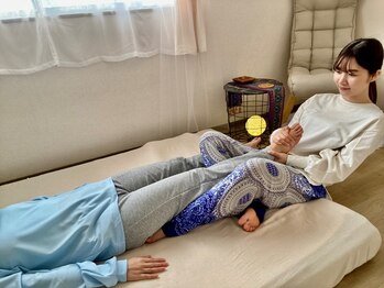 サロン ド ルナ(Salon de Luna)の写真/慢性的な足腰の辛さは「タイ古式マッサージ」ですっきり解消◎心地よい“体を伸ばす”施術がやみつきに☆