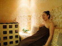 H2Oオリジナルの豪華デトックススパへご案内