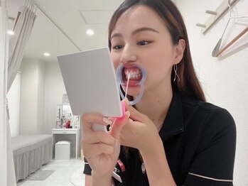 ホワイトニングショップ 旭川店/【手順5】歯の表面にジェル塗布