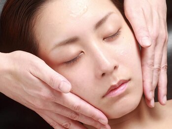 ポアレスラボ 熊本店の写真/黒ずみ・詰まり・たるみ毛穴にアプローチ!【ハイドロ毛穴洗浄フェイシャル 初回￥7900】でエイジングケア♪