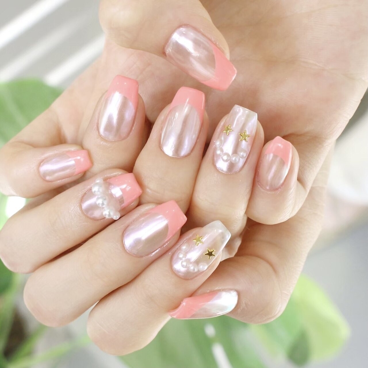 ネイルチップ フレンチ ビジュー フラワー キラキラ フォト｜ネイル ビジュー(NAIL BIJOU)｜ホットペッパービューティー