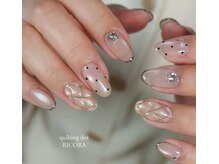 自爪の癖を見極めて美フォルムへ。手元が上品に整う仕上がり。