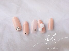ベージュ×フレンチネイル