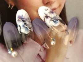 【レイヤードフラワーネイル】