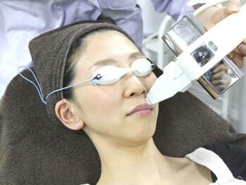 綺麗サロン 脱毛アンドフェイシャル ジュエル(Jewel)の写真/すっぴん美肌へ 【全顔脱毛¥4,900～】小鼻・眉・口周りもお任せ！毛穴をキュッと引き締め透明感UP◎