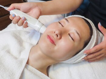 ソワン(Soin)の写真/≪人気NO.1☆小顔フェイシャル¥12,000≫フェイスラインを整えすっきりとした小顔に♪驚きの効果を実感◎