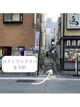 ミースリーズ(methrees)/アクセス;小道を左へ曲がる