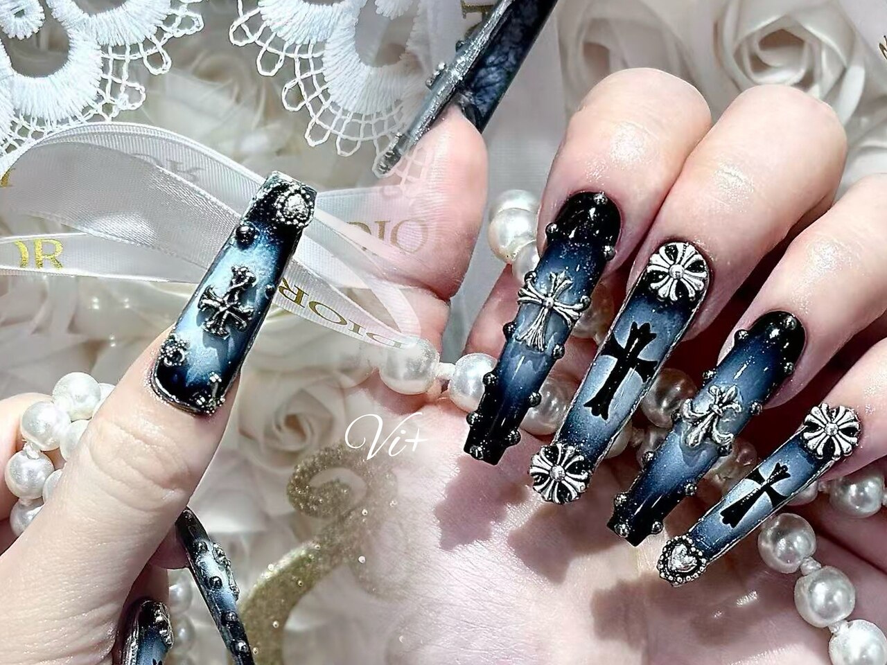 2025年秋トレンド】スーパーロングのネイルデザイン集｜人気順