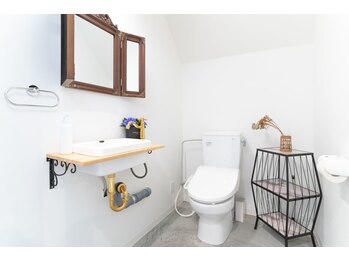 クリアヒーリングサロン/おしゃれなトイレ