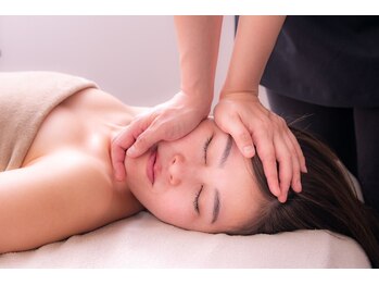 小顔フェイスラボ 伊勢店(小顔FaceLabo.)の写真/3ヶ月の本気！小顔改革★【小顔&整体コルギ+6D小顔矯正80分】口コミ3000件超！"結果×定着"のW制覇！