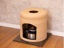 アウン 高島本店(aUN)/黄土製の椅子