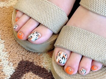 ネイルサロン アンド スクール アールジェイビー(Nailsalon&School Rjb)の写真/【ハンドとフットの同時施術可能◎】足元からオシャレと夏を楽しむ★高技術ｘ抜群のセンスでトレンド感を◎