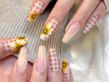 ククル(KUKURU)の写真/DIAMIの長さ出しで理想の美爪に。フィルインとクリアデザインもかのうで上品に◎
