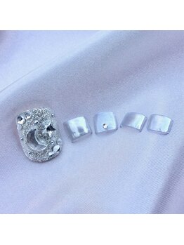 フルール/キラキラシルバーフットネイル