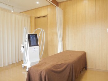 いわさき接骨院/完全個室の清潔感ある施術室