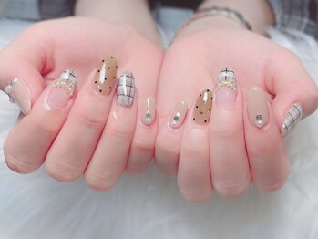 バーロビューティールーム ヨコハマ(Balo Beauty Room Yokohama)の写真/甘皮ケアもみも大歓迎☆乾燥、爪の形の悩み、丁寧な施術で希望を叶えます。ハンドスパ/長さだし/手描きetc