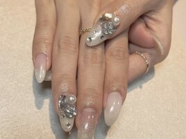 キラキラ綺麗めネイル