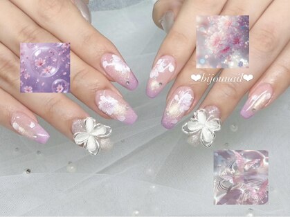 ビジューネイル(bijou nail)の写真