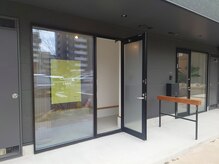 サロンエム(Salon m)の雰囲気（防府駅から徒歩2分。TRAIL内。ケーキ屋レガトーから徒歩1分。）