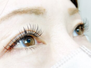 ニジュウバンチ クダマツ(20Banchi Kudamatsu)/フラット×目尻カラーエクステ