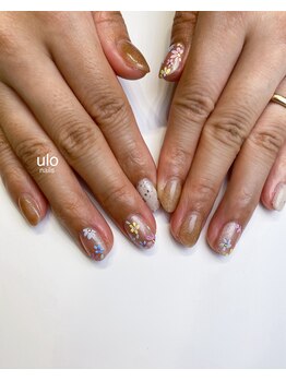 ウロネイルズ(ulo nails)/刺繍フラワーデザイン