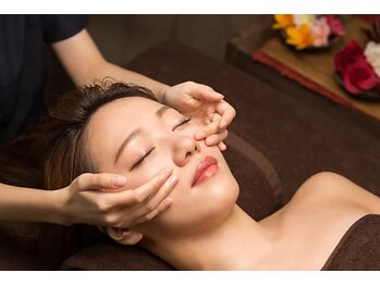 ラポール(rapport)の写真/憧れの小顔へ！お顔ほぐし＆リンパ流しで理想のフェイスラインをGET♪