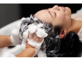 マーゴ 浦和店(MARGAUX)の写真/"眠活ヘッドストレッチ"で睡眠の質を向上☆頭のコリを解きほぐして、スムーズな入眠をサポート♪