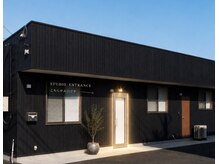 Tsumugi Pilates ‐紡凪‐【女性専用マシンピラティス・プライベートレッスン】の雰囲気(黒い建物が目印です♪)