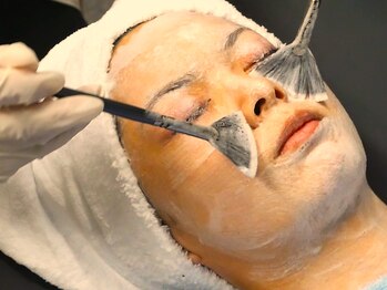 アルビス(ARVISS)の写真/【エイジングケア特化】夏の紫外線による『くすみ/毛穴開き』改善で美白へ導く！/ほうれい線/たるみケア◎