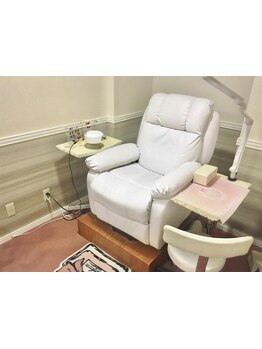 リクライニングチェアのあるサロン