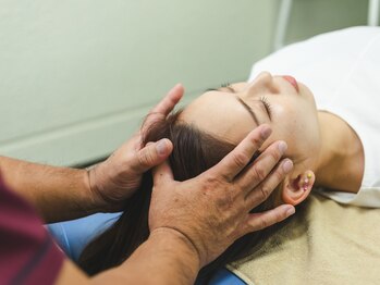 カイロプラクティックサロン1/24/頭蓋骨の硬さやズレを確認