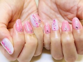 ホワイト×ピンクのかわいいnail