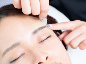 アイブロウドット 三宮店(iBROW.)の写真/【三宮駅徒歩3分/22時迄営業】仕事帰りに通いやすい好立地♪美眉と美肌を叶えるアイブロウ専門サロン♪