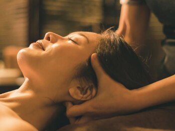 ボディッシュ 江坂店(Bodysh)の写真/【完全個室＆女性スタッフのみ♪】気分に合わせて選べるアロマで慢性的な首肩コリもじっくりほぐして改善