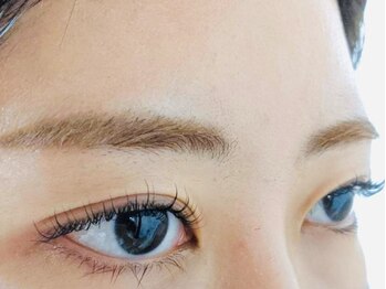 ホレタ ビューティーサロン(HORETA Beauty Salon)の写真/清潔感UP◎ボサボサ眉卒業！すっきりアイブロウデザイン！髪色に合わせた自然なカラーで一気に抜け感★
